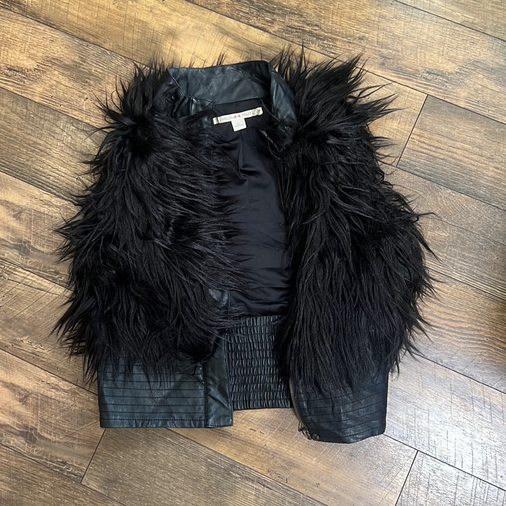 Cropped faux fur vest cheslea and violet